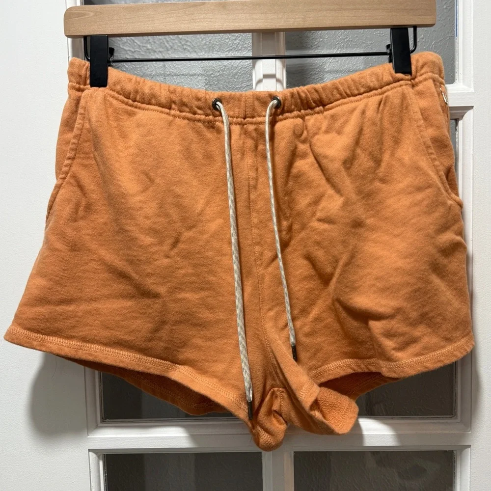Vuori Women's Sunnyside Short - Picture 3 of 10